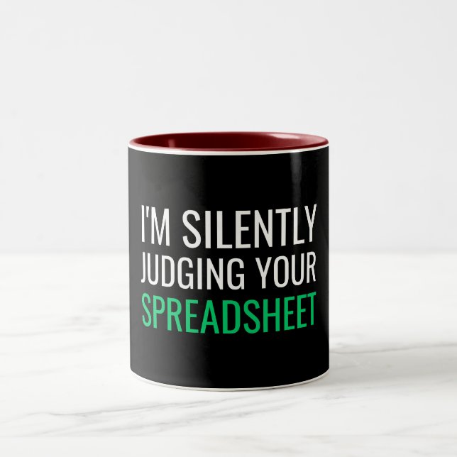 Taza Bicolor I'm Silently Judging Your Spreadsheet (Centro)