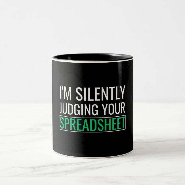 Taza Bicolor I'm Silently Judging Your Spreadsheet (Centro)