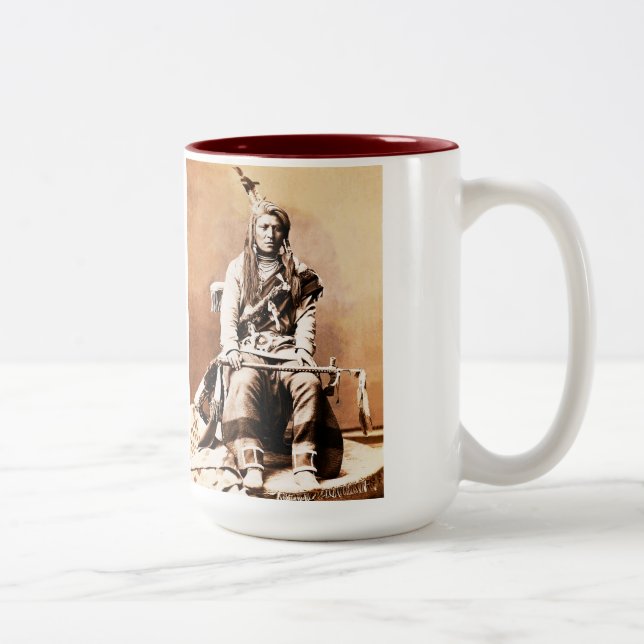 Taza Bicolor Indio de cuervos, 1880 (Derecha)