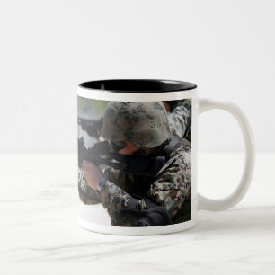 Taza Bicolor Infantes de marina que encienden las escopetas