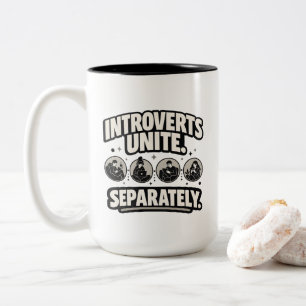 Taza Bicolor Introvertido "LOS INTROVERTIDOS SE UNEN. POR SEPAR
