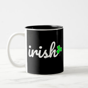Taza Bicolor Irish St. El día de Patrick, un Shamrock afortunad