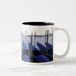 Taza Bicolor Italia, Véneto, Venecia, Fila de góndolas y San