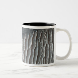 Taza Bicolor Ius Chasma, un gran cañón en Marte