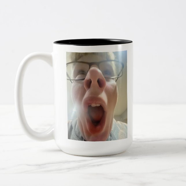 Taza Bicolor Jackson siendo sospechoso (Izquierda)