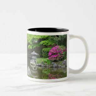 Taza Bicolor Japón, Kyoto. Garza entre hojas verdes frescas