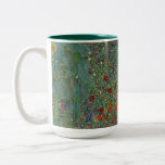 Taza Bicolor Jardín de granja con girasoles por Gustav Klimt<br><div class="desc">Disfrute de la belleza de las icónicas obras de arte de Gustav Klimt con nuestro Jardín de Granjas con Sunflowers mug. Esta taza cuenta con una impresionante huella de la obra maestra de Klimt, con brillantes girasoles colocados en un exuberante jardín. Perfecto para disfrutar de sus bebidas calientes favoritas mientras...</div>