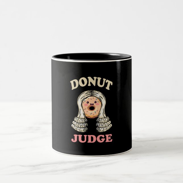 Taza Bicolor Juez Donut - Justicia dulce (Centro)