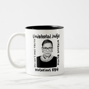 Taza Bicolor Juez invicta Notorious RBG
