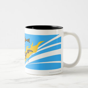 Taza Bicolor Jugador de fútbol que golpea un balón de fútbol