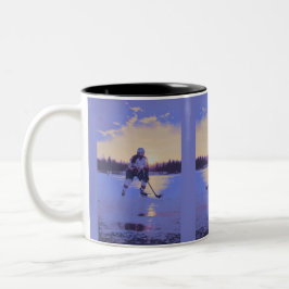 Taza Bicolor Jugador de hockey sobre hielo al amanecer