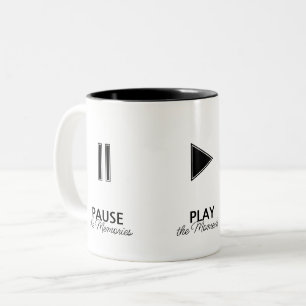 Taza Bicolor Jugador de música en blanco y negro detiene la rep