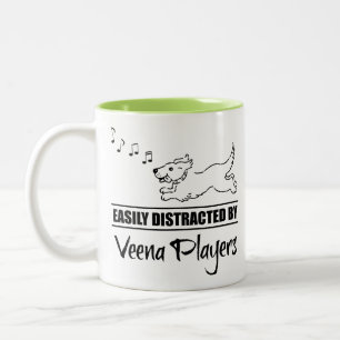 Taza Bicolor Jugadores de Veena distraen fácilmente a perro