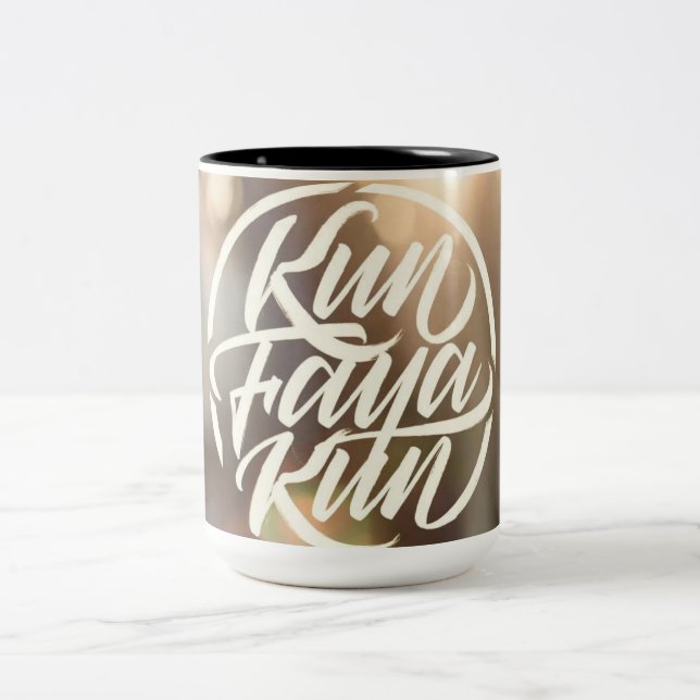 Taza Bicolor Kun Faya Kun | Modern Arabic Calligraphy Ceramic (Centro)