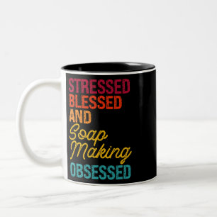 Taza Bicolor La bendición del estrés y la elaboración de jabón