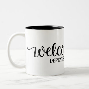 Taza Bicolor La bienvenida depende de quién seas