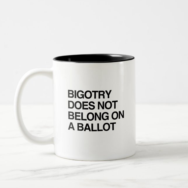 TAZA BICOLOR LA BIGOTRÍA NO PERTENECE A UNA VOTACIÓN (Izquierda)