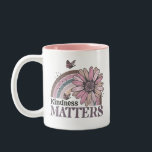 Taza Bicolor La bondad importa el mariposa retro Boho Arcoiris<br><div class="desc">La Amabilidad Importa El Mariposa Retro Boho Rainbow Mug. Diseño retro moderno perfecto para regalarse a usted mismo,  a la abuela o a los seres queridos como recordatorio de ser siempre amable con los demás. Seguramente traerá algo de positividad a sus días. ¡Elige la tuya!</div>