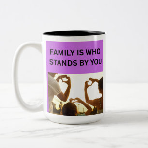 TAZA BICOLOR LA FAMILIA ES QUIEN SE QUEDA CONTIGO ❤️