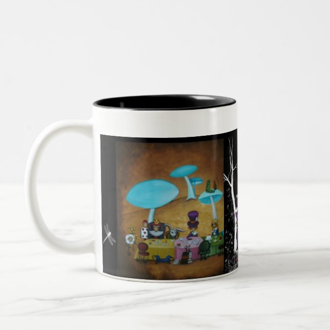 Taza Bicolor La fiesta del té del sombrerero enojado - Alicia (Izquierda)
