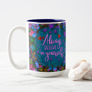 Taza Bicolor La floral creencia de la Bonito inspiradora en uno