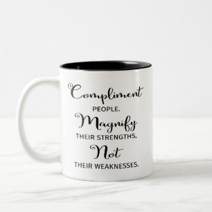 Taza Bicolor La gente del cumplido de la cita magnifica sus