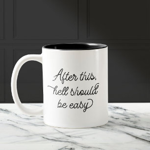 Taza Bicolor La gracia sarcástica sobrevive al día que el traba