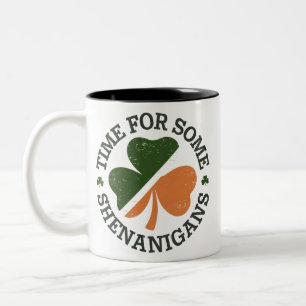 Taza Bicolor La hora de San Patricio para algunos Shenanigans