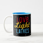 Taza Bicolor La luz de amor personalizada lata a Hanukkah Funny<br><div class="desc">Love Light Latkes Black Hanukkah Funny Cita Dos tonos mug que alegrarán a tu familia Hanukkah Fiesta! ¿Por qué no hacer uno por cada invitado- y usarlos como tarjetas de lugar? Este dicho colorido y humorístico destaca en realidad en el fondo negro estrellado de la noche. Asegúrate de hacer sonreír...</div>
