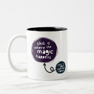 Taza Bicolor La magia ocurre fuera de tu zona de confort