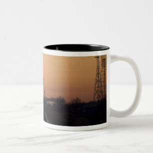 Taza Bicolor La plataforma de lanzamiento de Soyuz
