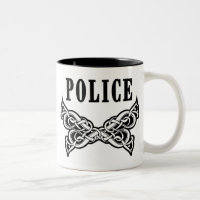 La policía tatúa