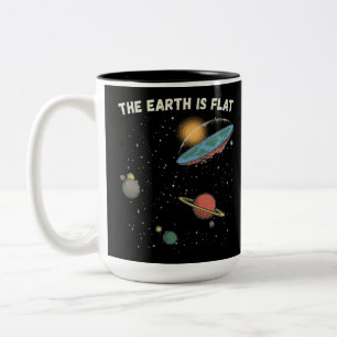 Taza Bicolor La Tierra Es Una Teoría Llanamente Humorística