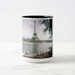 Taza Bicolor La Torre Eiffel. París, hacia 1960.