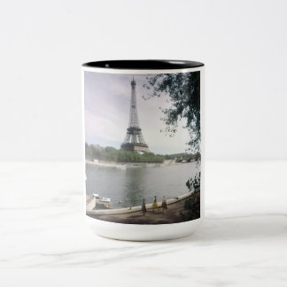 Taza Bicolor La Torre Eiffel. París, hacia 1960.