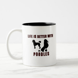 Taza Bicolor La vida es mejor con diseño del negro del caniche