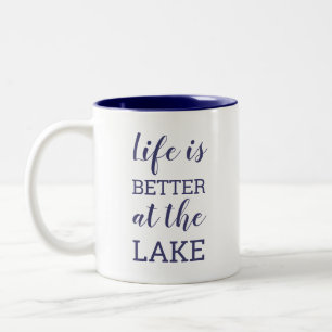 Taza Bicolor La vida es mejor en el lago Tipografía azul marino