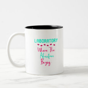 Taza Bicolor Laboratorio en donde la aventura comienza