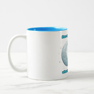 Taza Bicolor Las estrellas no pueden brillar sin la oscuridad –