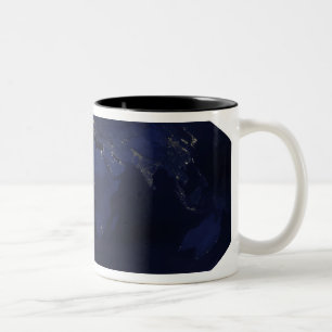 Taza Bicolor Las luces nocturnas generadas por el hombre ½ Eart