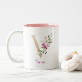 Taza Bicolor Letra dorada V, Monograma v, Regalo floral rosa pa
