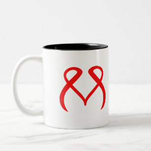 Taza Bicolor Letra M de Corazón Rojo que Representa Amor