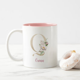 Taza Bicolor Letra Q dorada, Monograma Q, Regalo floral rosa pa