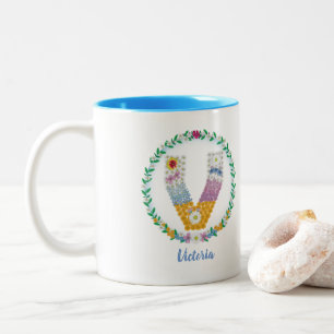 Taza Bicolor Letras florales iniciales "V" con nombre personali