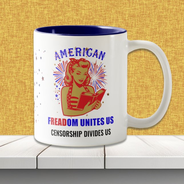 Taza Bicolor Libertad de lectura patriótica (Subido por el creador)