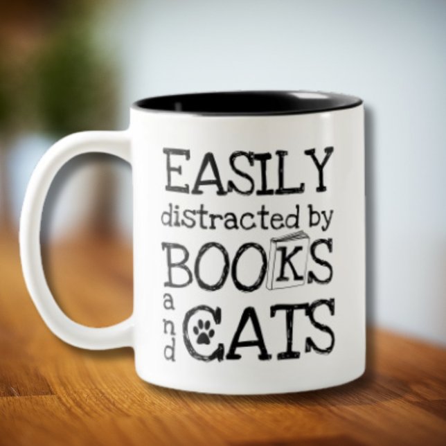 Taza Bicolor Libros y gatos discrepan fácilmente (Subido por el creador)