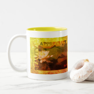 Taza Bicolor Lirio de agua de rana aprecia la belleza Inspirado