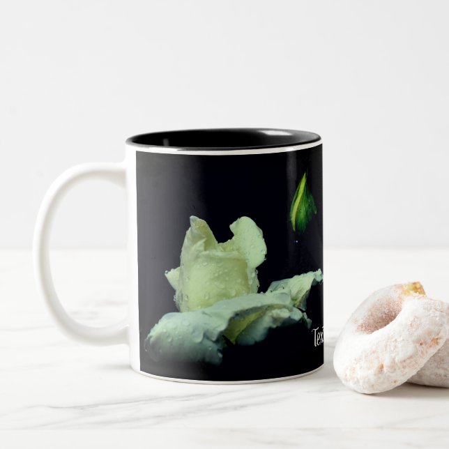Taza Bicolor Lluvias rosebudas blancas personalizadas (Con donut)