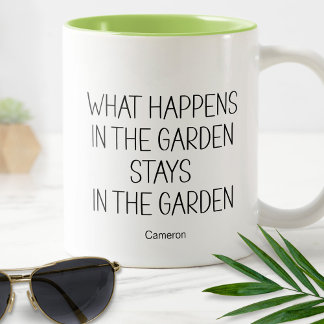 Taza Bicolor Lo que pasa en el jardín se queda humorístico dive
