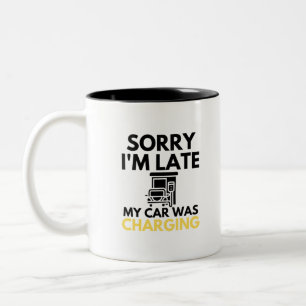 Taza Bicolor Lo siento estoy atrasado mi auto cargaba EV Electr